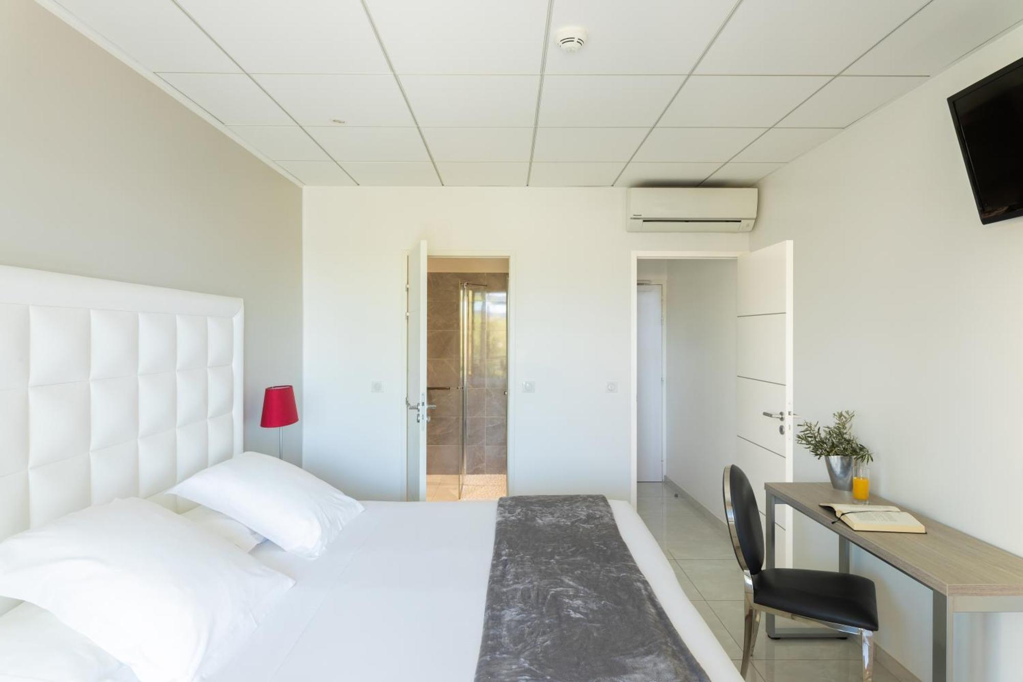 Les Roches Blanches Hotel 3*